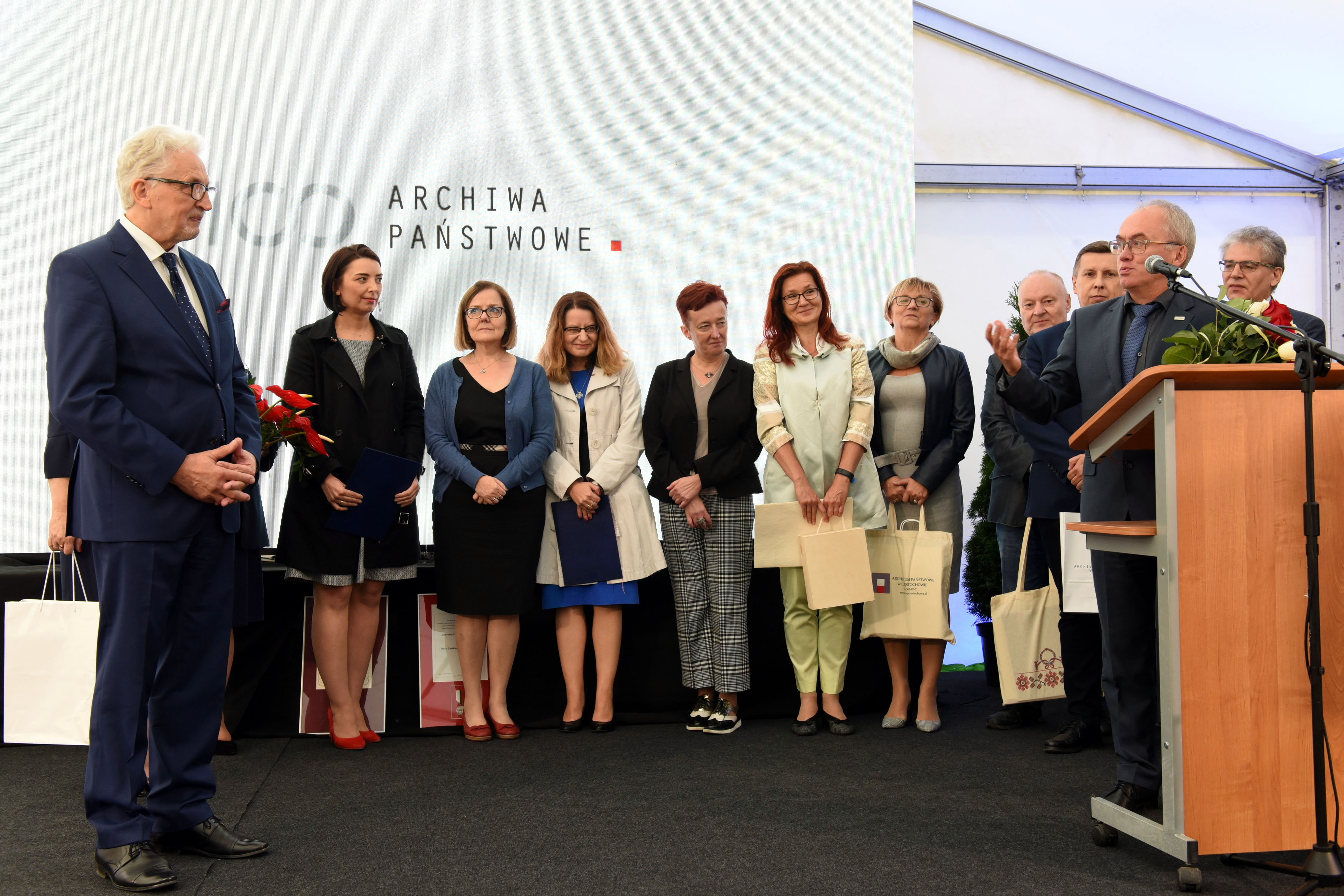Dyrektorzy archiwów państwowych składają życzenia dla Archiwum Państwowego w Lublinie