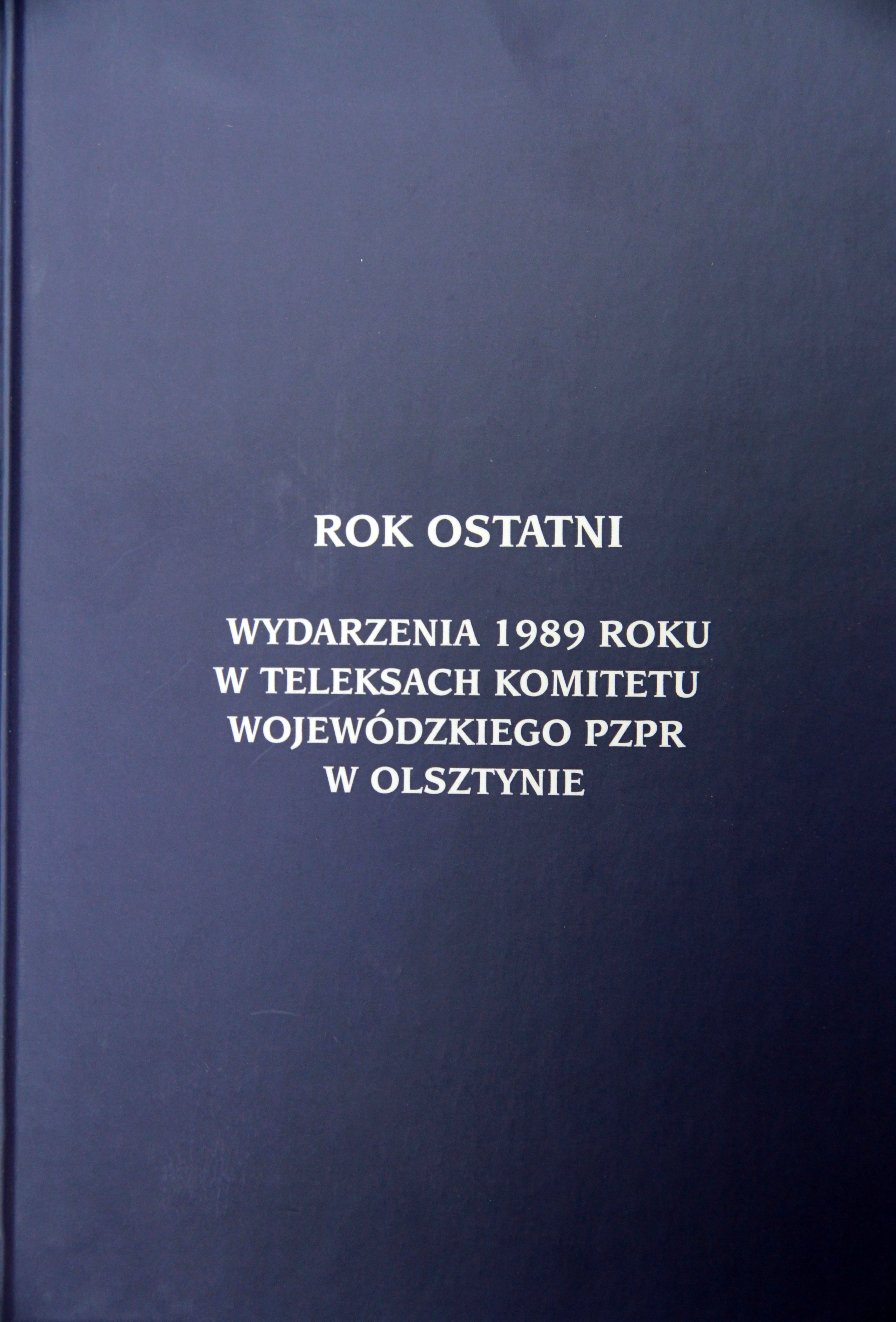 Okładka książki „Rok ostatni. Wydarzenia 1989 roku w teleksach Komitetu Wojewódzkiego PZPR w Olsztynie”