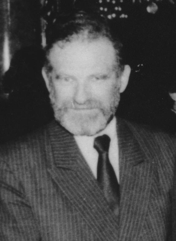 Bronisław Geremek w garniturze. 
