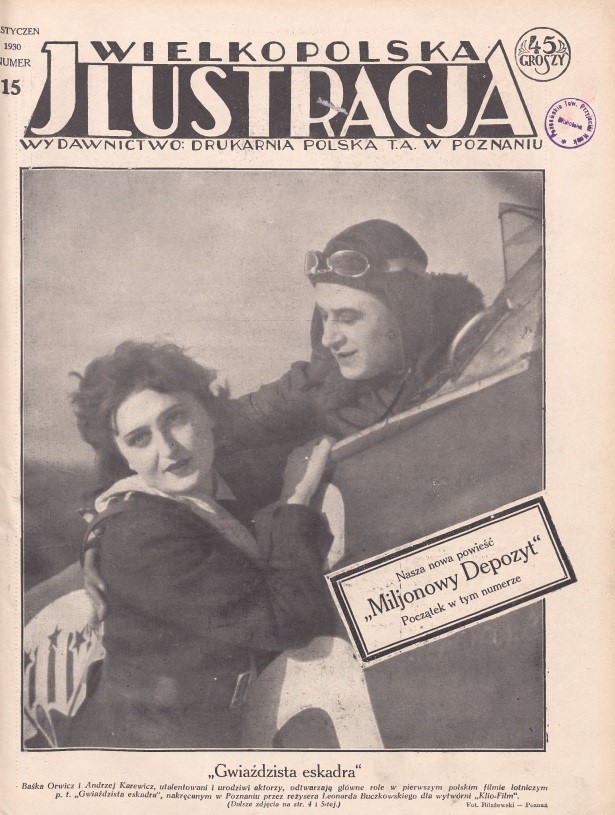 Reklama prasowa z fotosem z filmu przedstawiającym pilota i obejmującą go kobietę. 