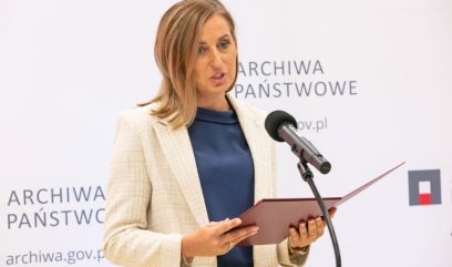 Dyrektor Biura Szefa Kancelarii Prezydenta RP Ewelina Bielińska czyta list