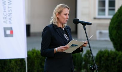 Dr hab. Alicja Jagielska-Burduk przy mikrofonie.