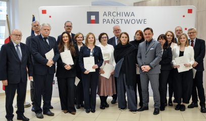 Zdjęcie grupowe Rady Archiwalnej.