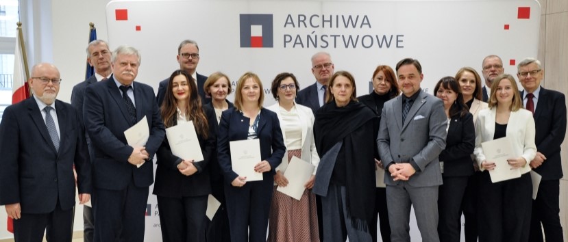 Zdjęcie grupowe Rady Archiwalnej.