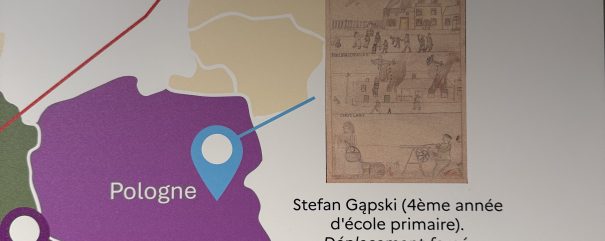Na mapie zaznaczona Polska. Obok rysunek dziecka
