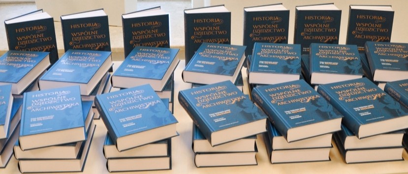 Kilka egzemplarzy publikacji.