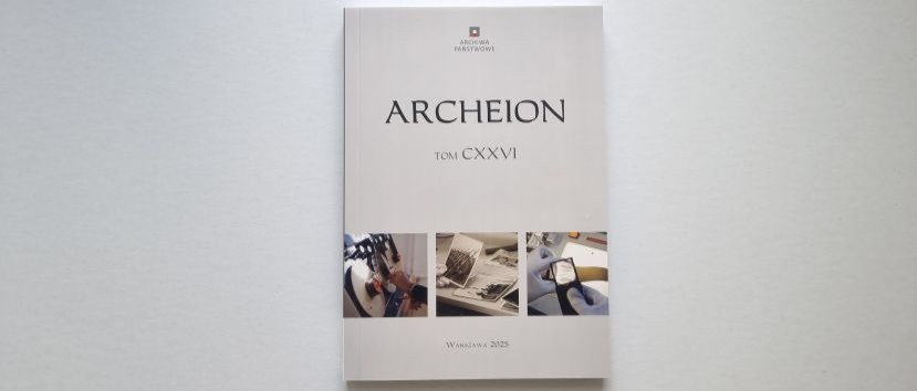 Książka z białą okładką zatytułowaną 